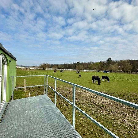 Glamping - Stylova Maringotka V Srdci Ladova Kraje, Pobliz Hlavniho Mesta Prahy Stribrna Skalice Kültér fotó