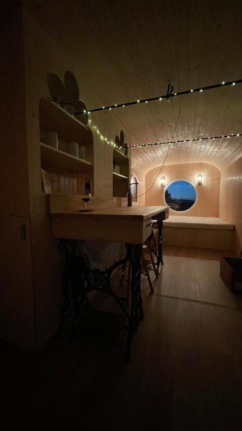 Glamping - Stylova Maringotka V Srdci Ladova Kraje, Pobliz Hlavniho Mesta Prahy Stribrna Skalice Kültér fotó