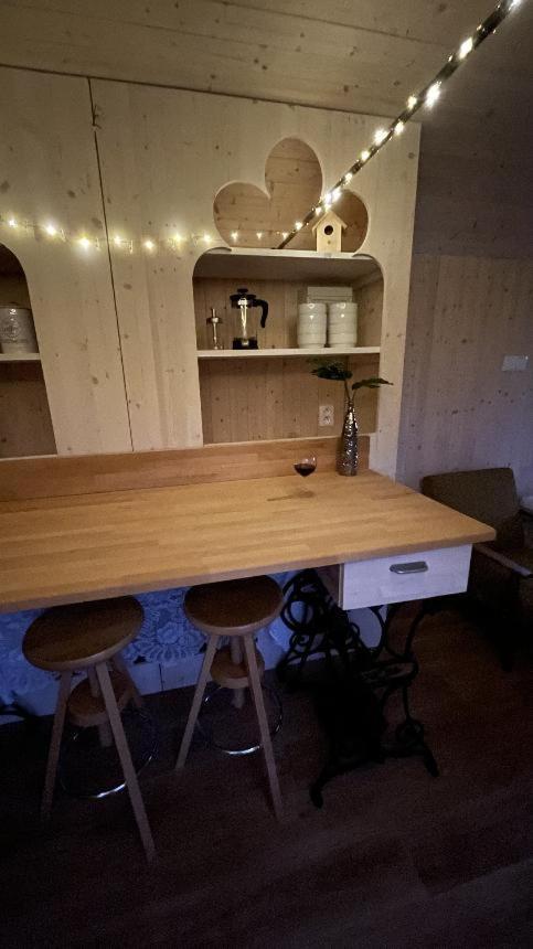 Glamping - Stylova Maringotka V Srdci Ladova Kraje, Pobliz Hlavniho Mesta Prahy Stribrna Skalice Kültér fotó