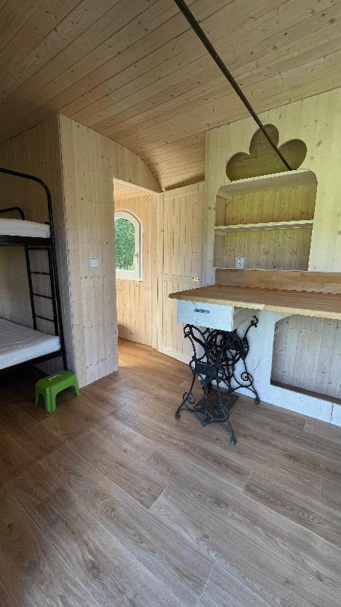 Glamping - Stylova Maringotka V Srdci Ladova Kraje, Pobliz Hlavniho Mesta Prahy Stribrna Skalice Kültér fotó