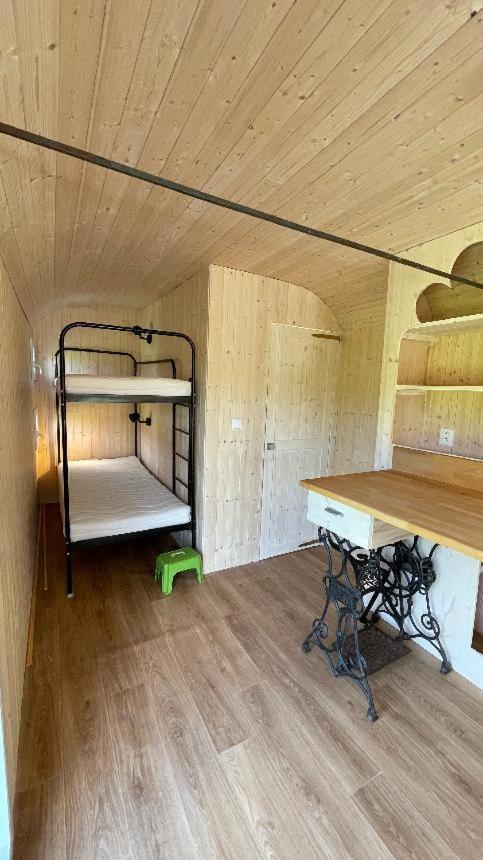 Glamping - Stylova Maringotka V Srdci Ladova Kraje, Pobliz Hlavniho Mesta Prahy Stribrna Skalice Kültér fotó