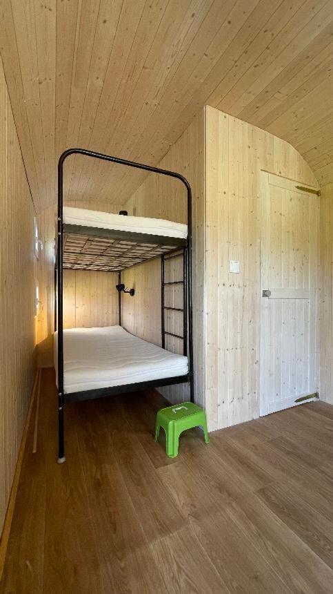 Glamping - Stylova Maringotka V Srdci Ladova Kraje, Pobliz Hlavniho Mesta Prahy Stribrna Skalice Kültér fotó
