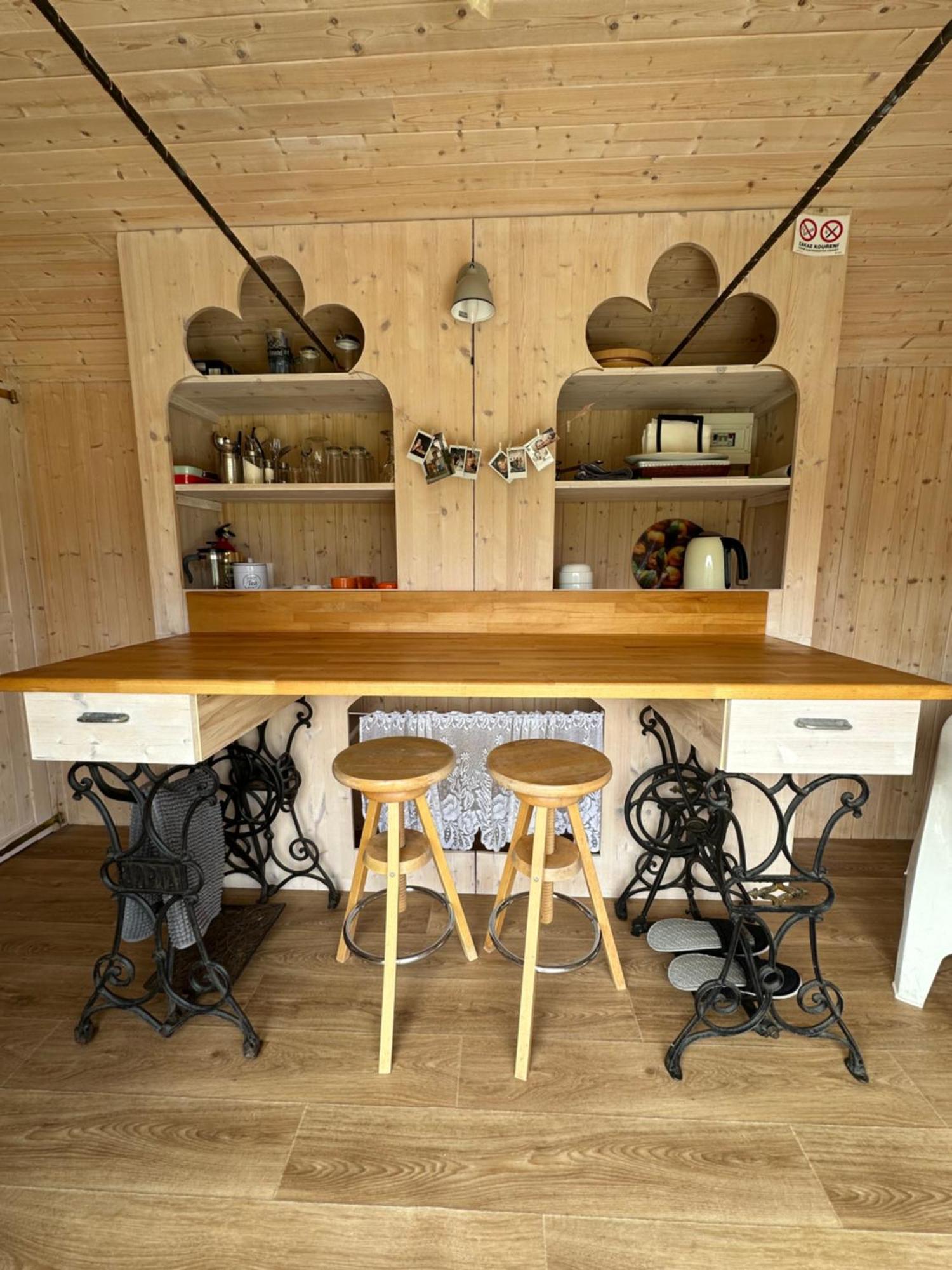 Glamping - Stylova Maringotka V Srdci Ladova Kraje, Pobliz Hlavniho Mesta Prahy Stribrna Skalice Kültér fotó